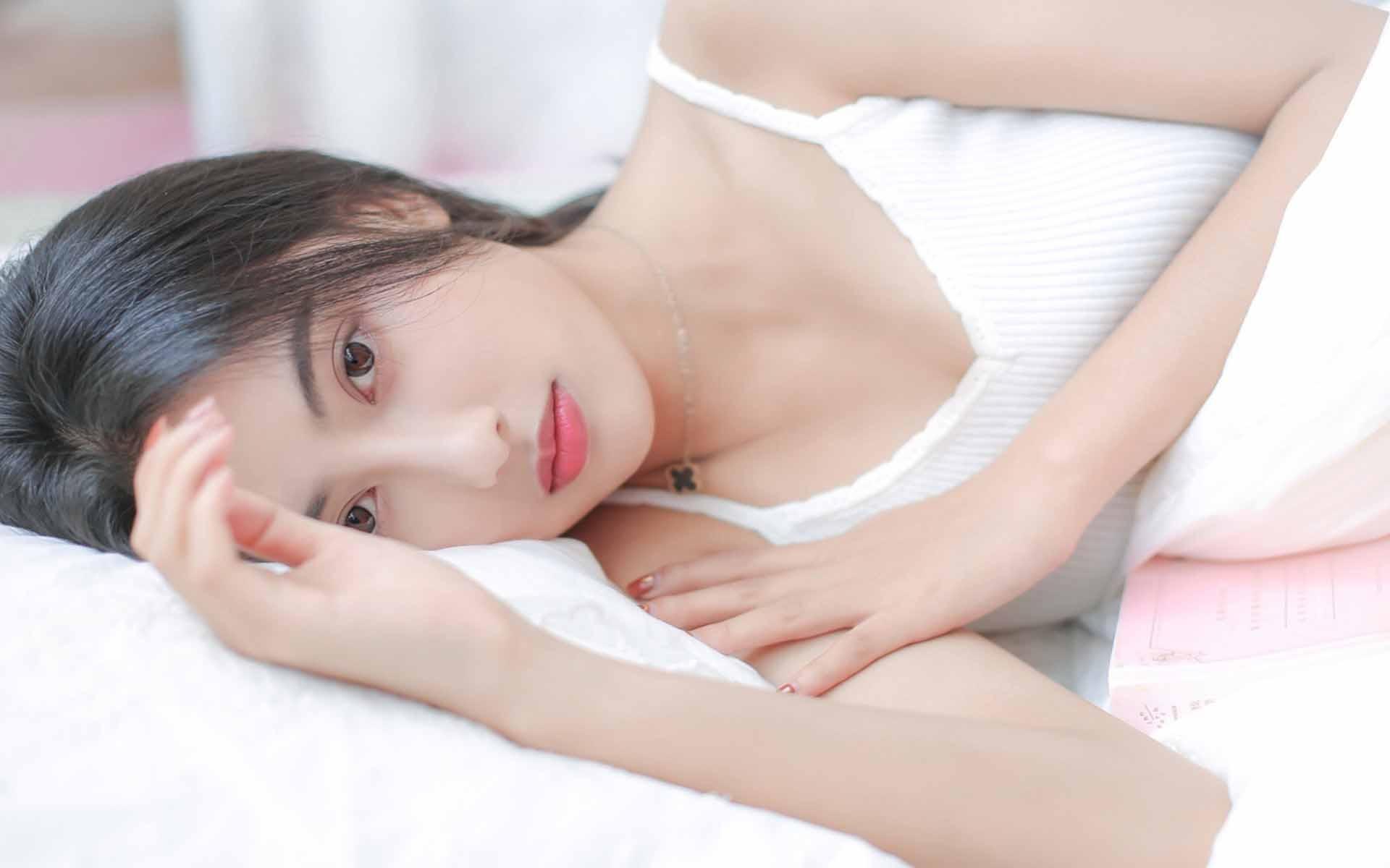 独居女孩的周末早晨